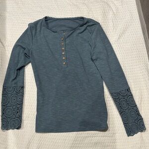 Women's Blue Lace Sleeve Top